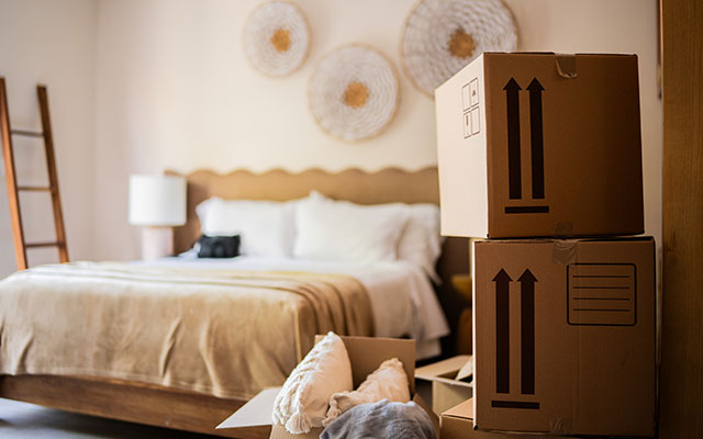 Expert Tips: How to Pack a Bedroom like a Pro | Zippy Shell